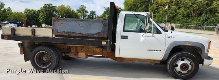 image for item MK9356 2000 Chevrolet 3500HD  flatbed pickup truck