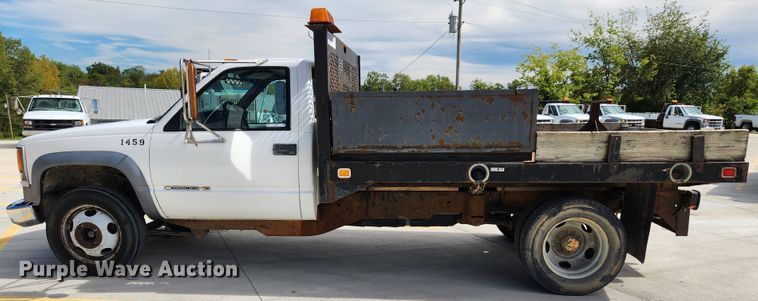 image for item MK9356 2000 Chevrolet 3500HD  flatbed pickup truck