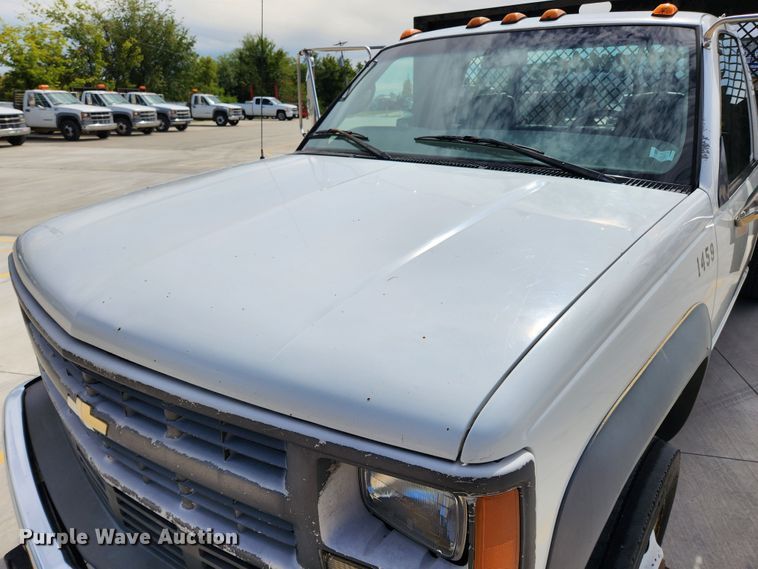 image for item MK9356 2000 Chevrolet 3500HD  flatbed pickup truck
