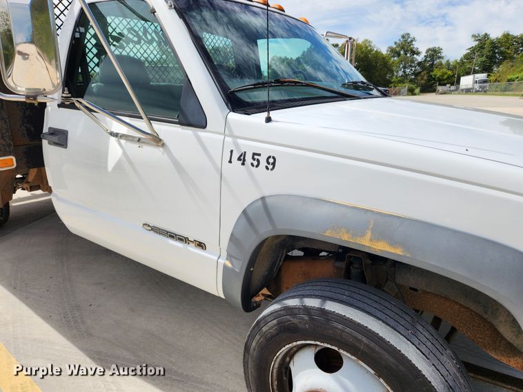 image for item MK9356 2000 Chevrolet 3500HD  flatbed pickup truck