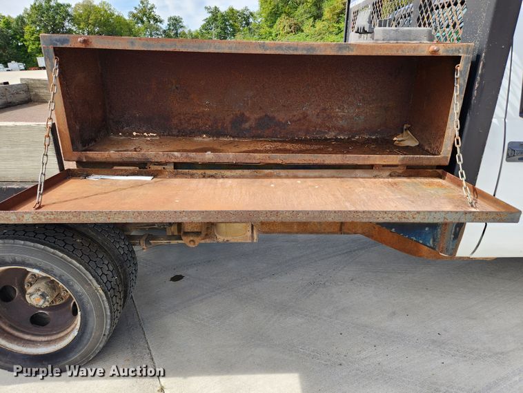 image for item MK9356 2000 Chevrolet 3500HD  flatbed pickup truck