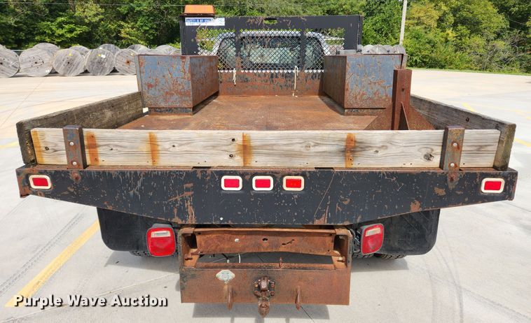 image for item MK9356 2000 Chevrolet 3500HD  flatbed pickup truck