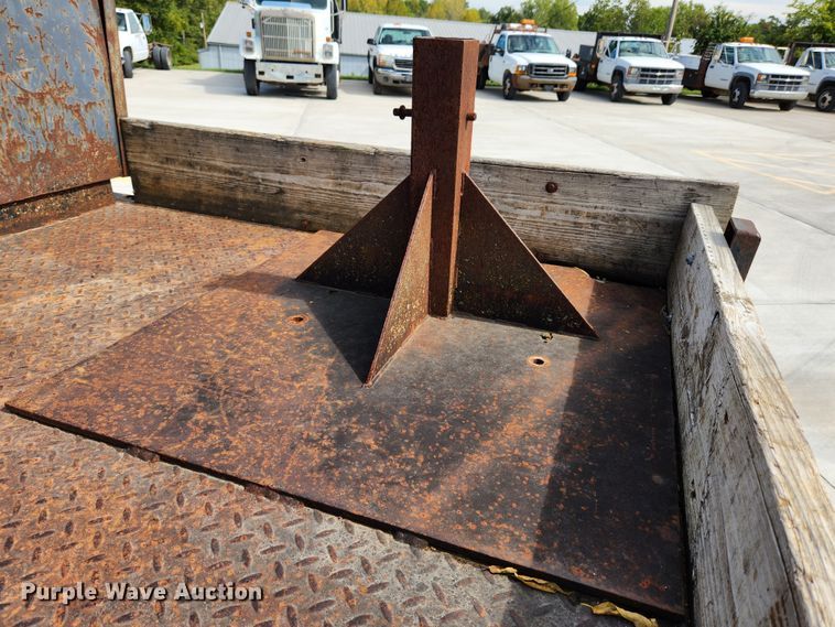 image for item MK9356 2000 Chevrolet 3500HD  flatbed pickup truck