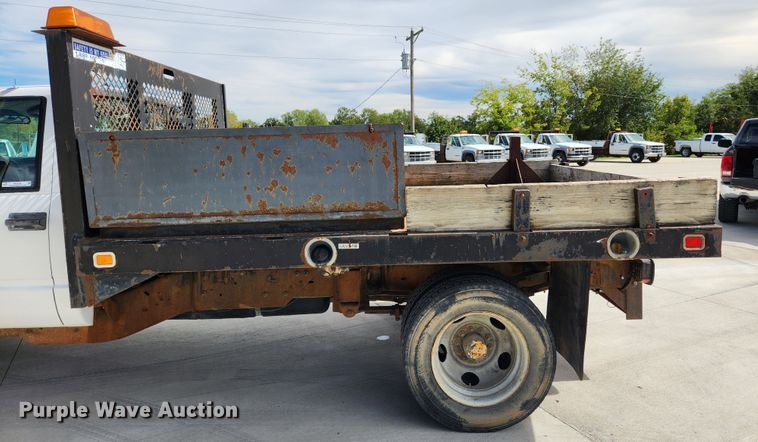 image for item MK9356 2000 Chevrolet 3500HD  flatbed pickup truck