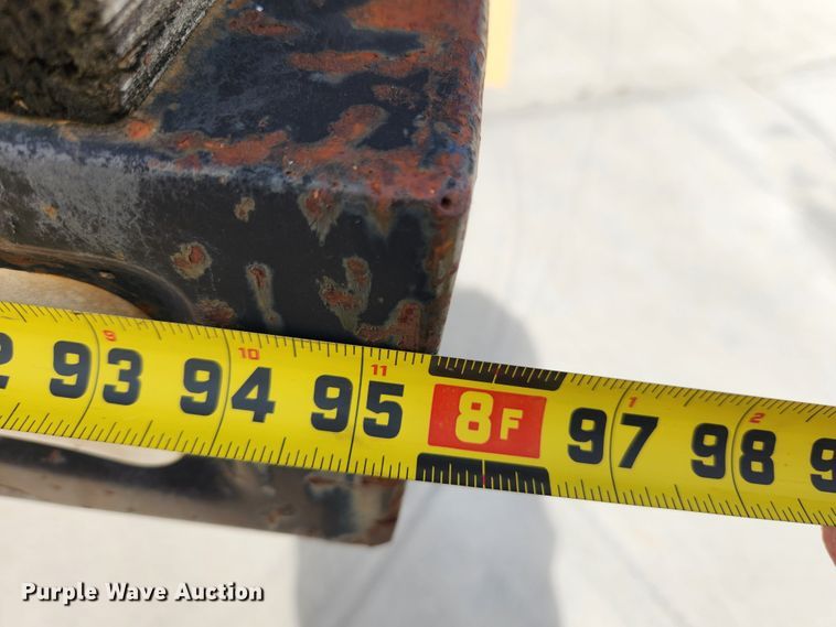 image for item MK9356 2000 Chevrolet 3500HD  flatbed pickup truck