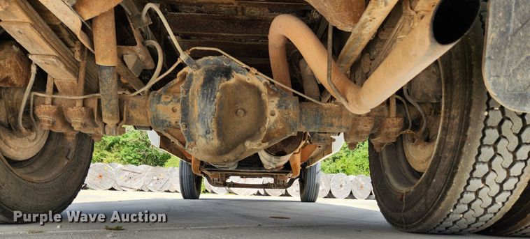 image for item MK9356 2000 Chevrolet 3500HD  flatbed pickup truck