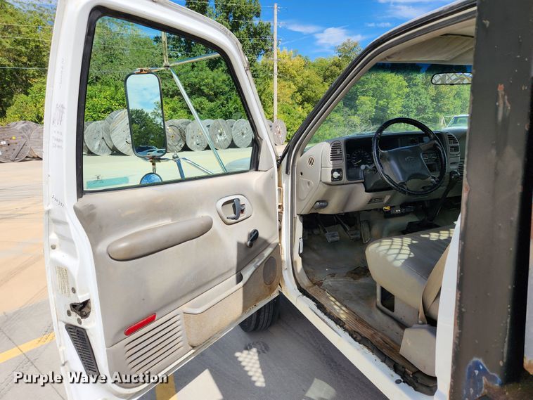 image for item MK9356 2000 Chevrolet 3500HD  flatbed pickup truck