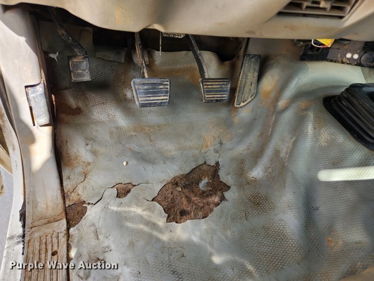 image for item MK9356 2000 Chevrolet 3500HD  flatbed pickup truck