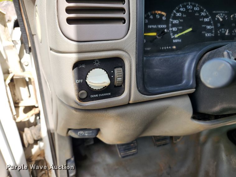 image for item MK9356 2000 Chevrolet 3500HD  flatbed pickup truck