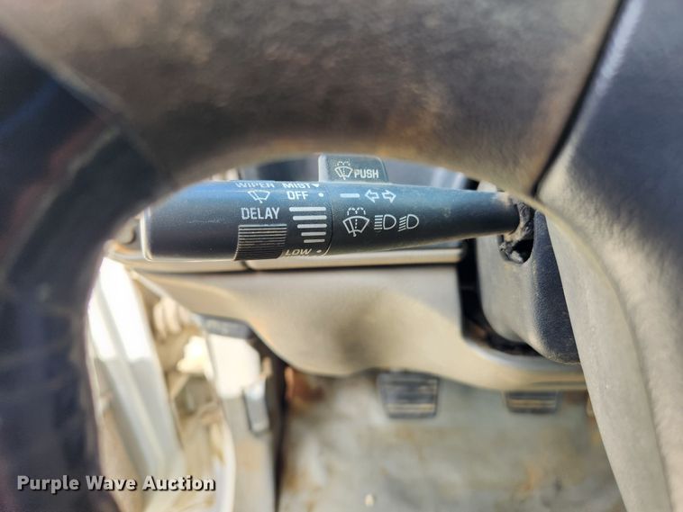 image for item MK9356 2000 Chevrolet 3500HD  flatbed pickup truck