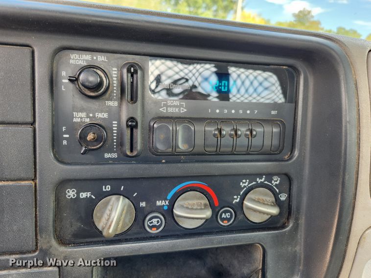 image for item MK9356 2000 Chevrolet 3500HD  flatbed pickup truck