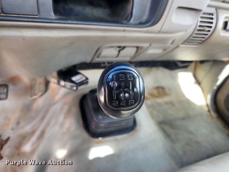 image for item MK9356 2000 Chevrolet 3500HD  flatbed pickup truck