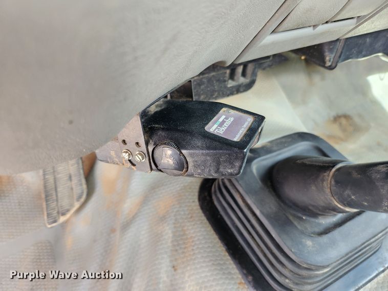 image for item MK9356 2000 Chevrolet 3500HD  flatbed pickup truck