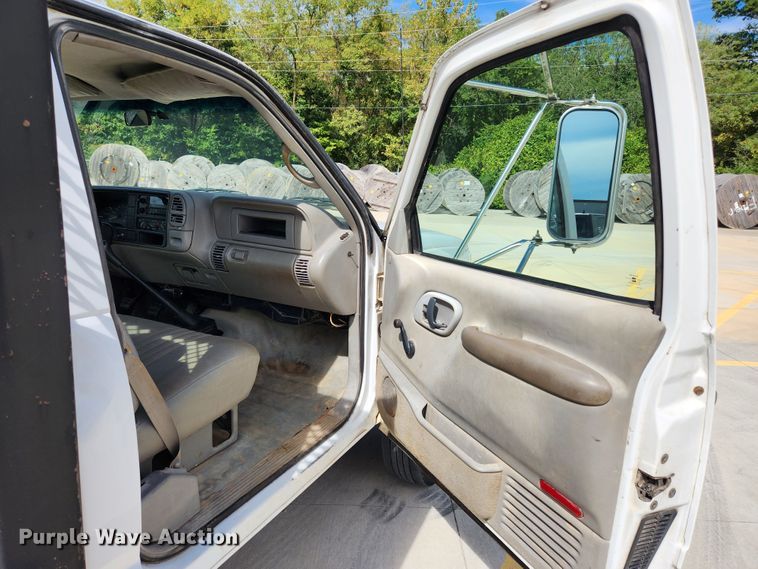 image for item MK9356 2000 Chevrolet 3500HD  flatbed pickup truck