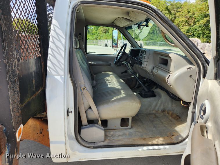 image for item MK9356 2000 Chevrolet 3500HD  flatbed pickup truck