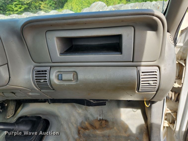 image for item MK9356 2000 Chevrolet 3500HD  flatbed pickup truck