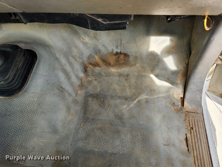 image for item MK9356 2000 Chevrolet 3500HD  flatbed pickup truck