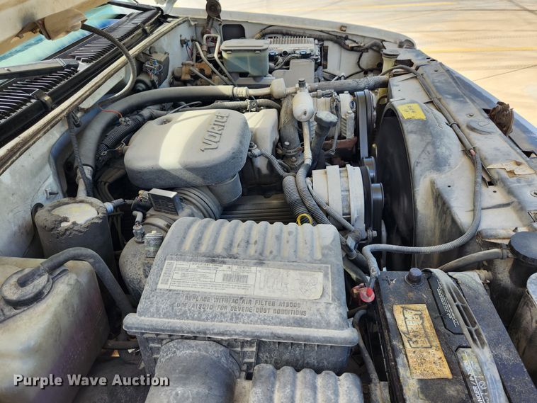 image for item MK9356 2000 Chevrolet 3500HD  flatbed pickup truck