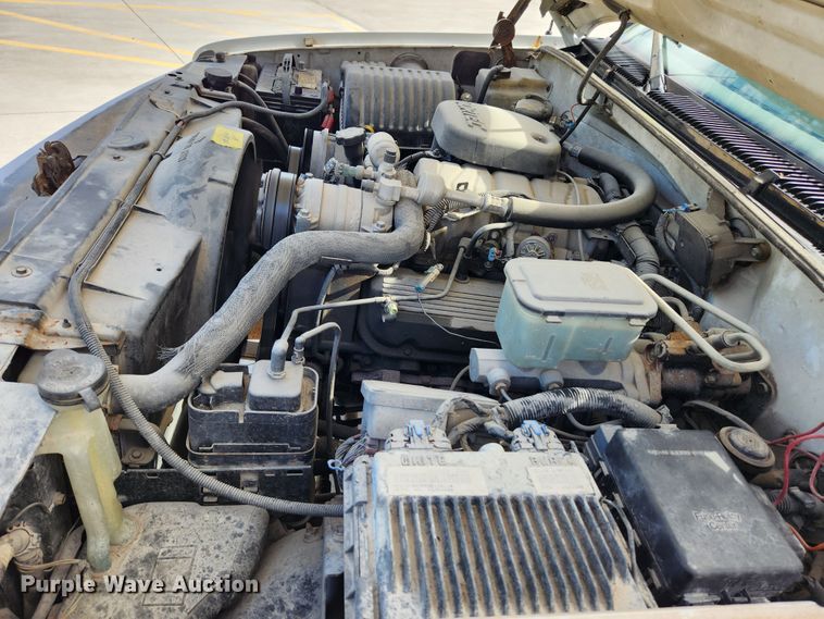 image for item MK9356 2000 Chevrolet 3500HD  flatbed pickup truck