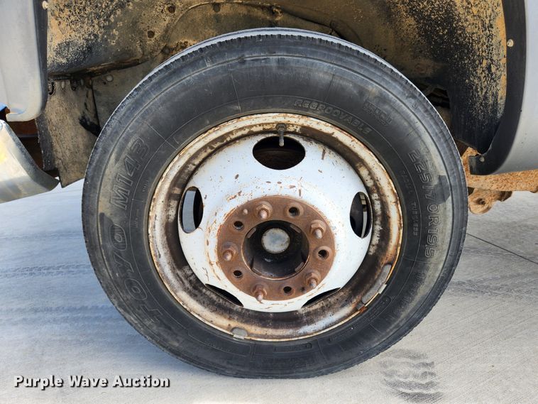 image for item MK9356 2000 Chevrolet 3500HD  flatbed pickup truck