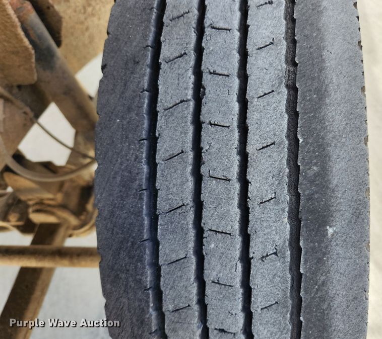 image for item MK9356 2000 Chevrolet 3500HD  flatbed pickup truck