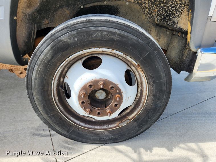 image for item MK9356 2000 Chevrolet 3500HD  flatbed pickup truck