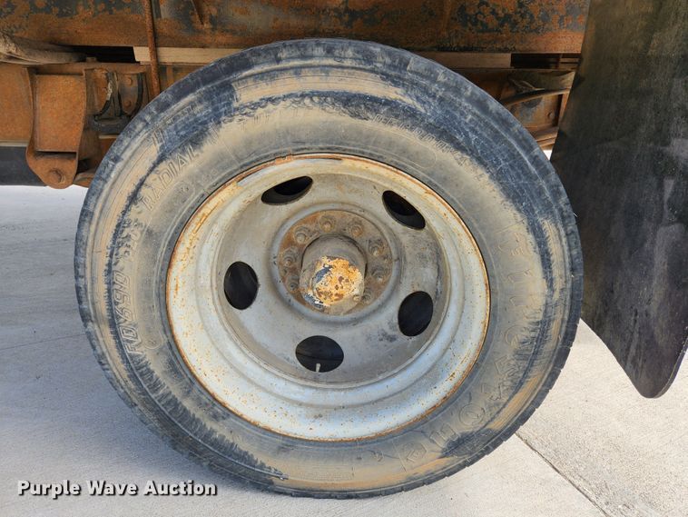 image for item MK9356 2000 Chevrolet 3500HD  flatbed pickup truck