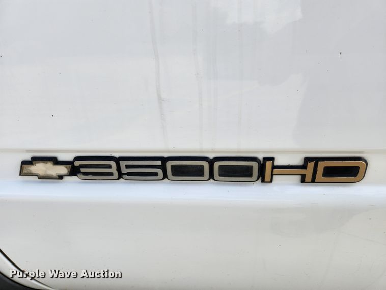 image for item MK9356 2000 Chevrolet 3500HD  flatbed pickup truck