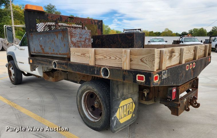 image for item MK9357 2000 Chevrolet 3500HD  flatbed pickup truck