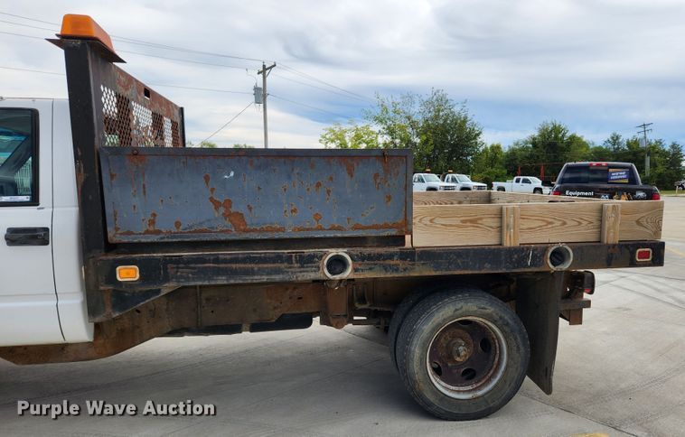 image for item MK9357 2000 Chevrolet 3500HD  flatbed pickup truck