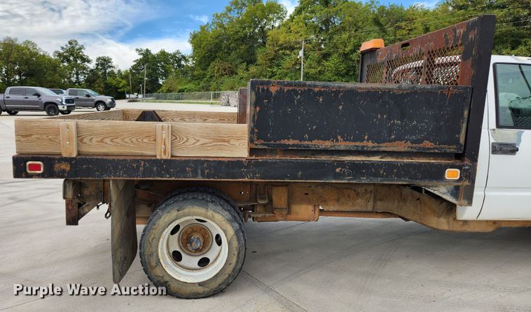 image for item MK9357 2000 Chevrolet 3500HD  flatbed pickup truck