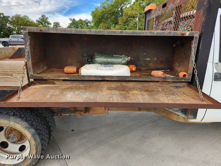 image for item MK9357 2000 Chevrolet 3500HD  flatbed pickup truck