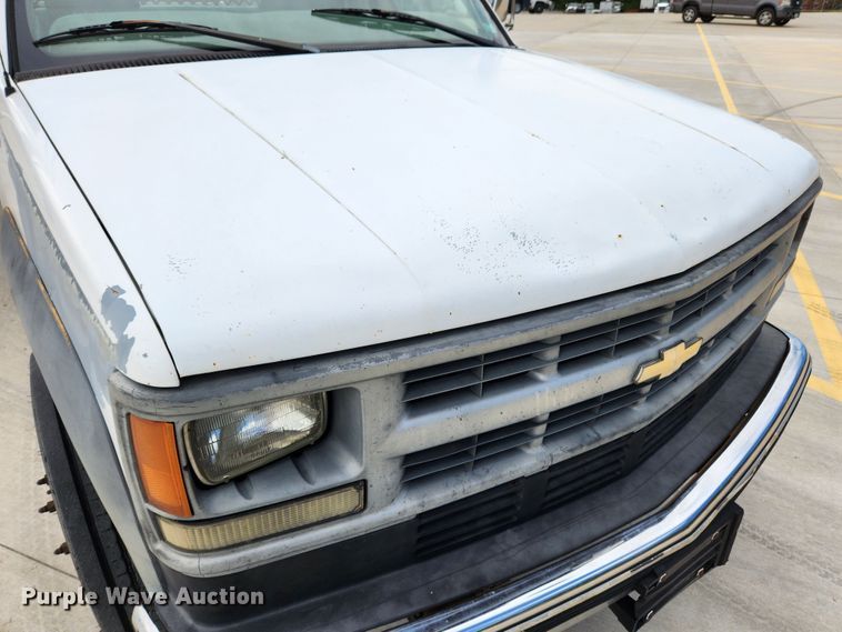 image for item MK9357 2000 Chevrolet 3500HD  flatbed pickup truck