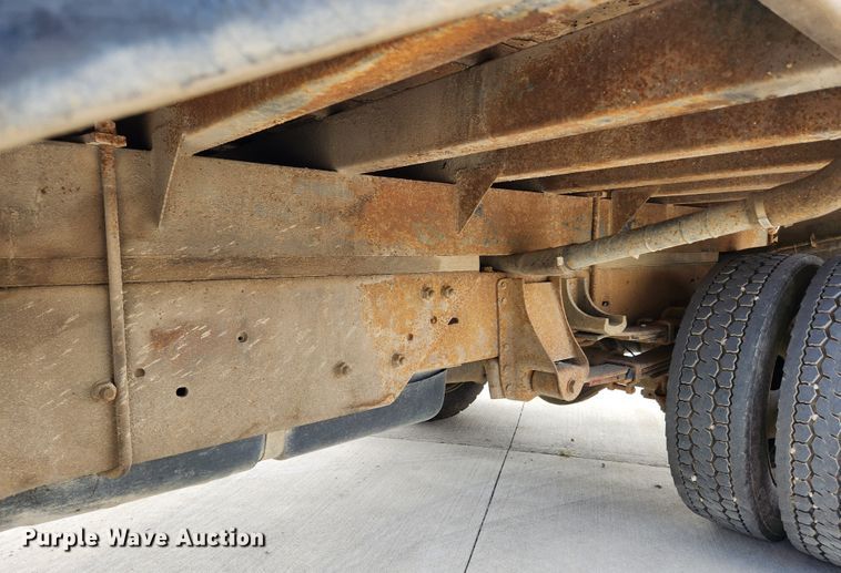 image for item MK9357 2000 Chevrolet 3500HD  flatbed pickup truck