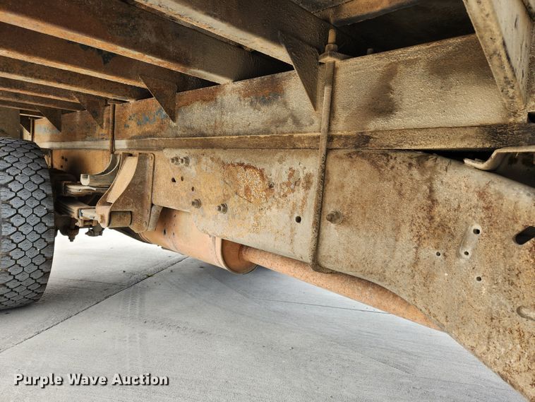 image for item MK9357 2000 Chevrolet 3500HD  flatbed pickup truck