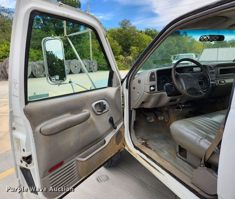 image for item MK9357 2000 Chevrolet 3500HD  flatbed pickup truck