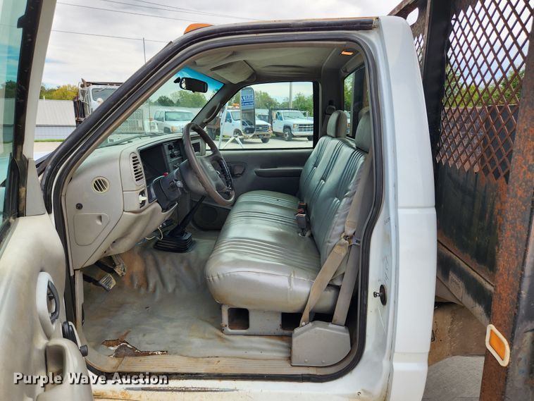 image for item MK9357 2000 Chevrolet 3500HD  flatbed pickup truck