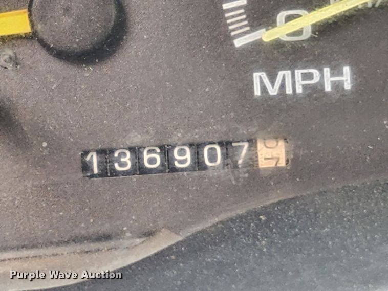 image for item MK9357 2000 Chevrolet 3500HD  flatbed pickup truck