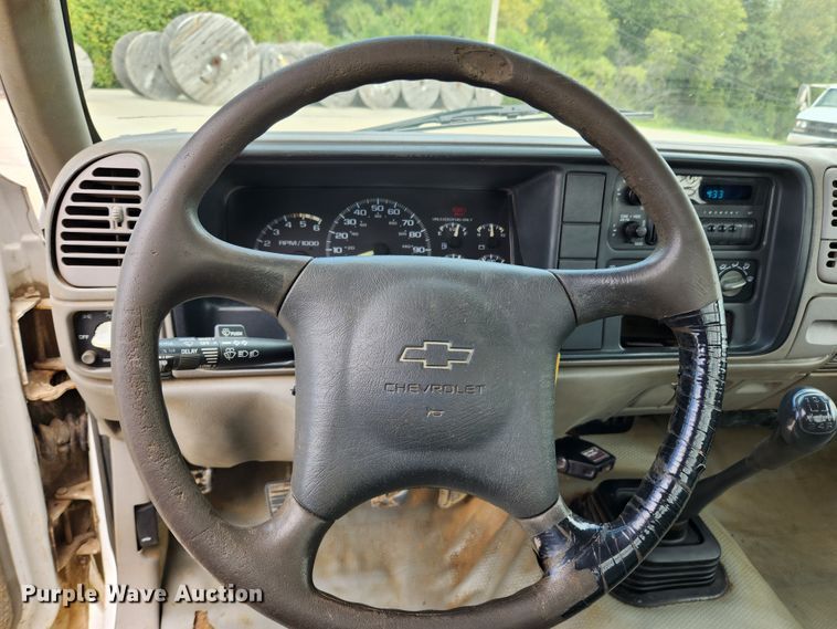 image for item MK9357 2000 Chevrolet 3500HD  flatbed pickup truck