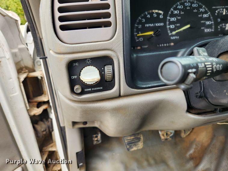 image for item MK9357 2000 Chevrolet 3500HD  flatbed pickup truck