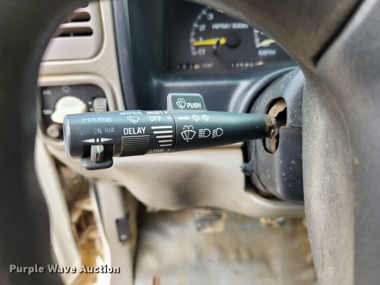 image for item MK9357 2000 Chevrolet 3500HD  flatbed pickup truck