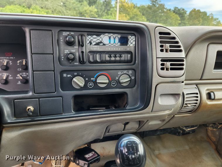 image for item MK9357 2000 Chevrolet 3500HD  flatbed pickup truck