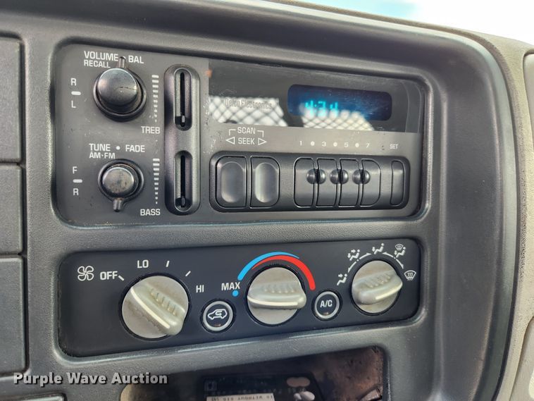 image for item MK9357 2000 Chevrolet 3500HD  flatbed pickup truck