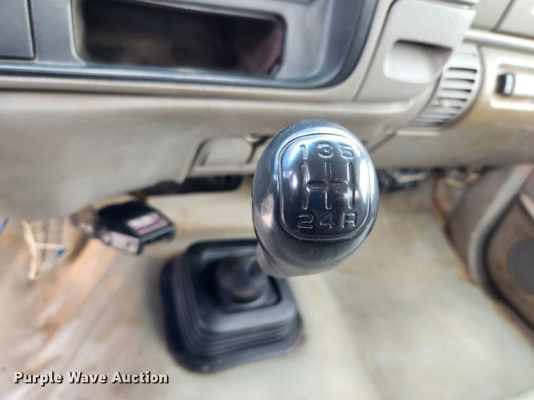 image for item MK9357 2000 Chevrolet 3500HD  flatbed pickup truck