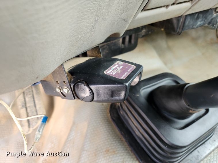 image for item MK9357 2000 Chevrolet 3500HD  flatbed pickup truck