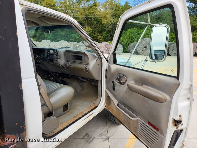 image for item MK9357 2000 Chevrolet 3500HD  flatbed pickup truck