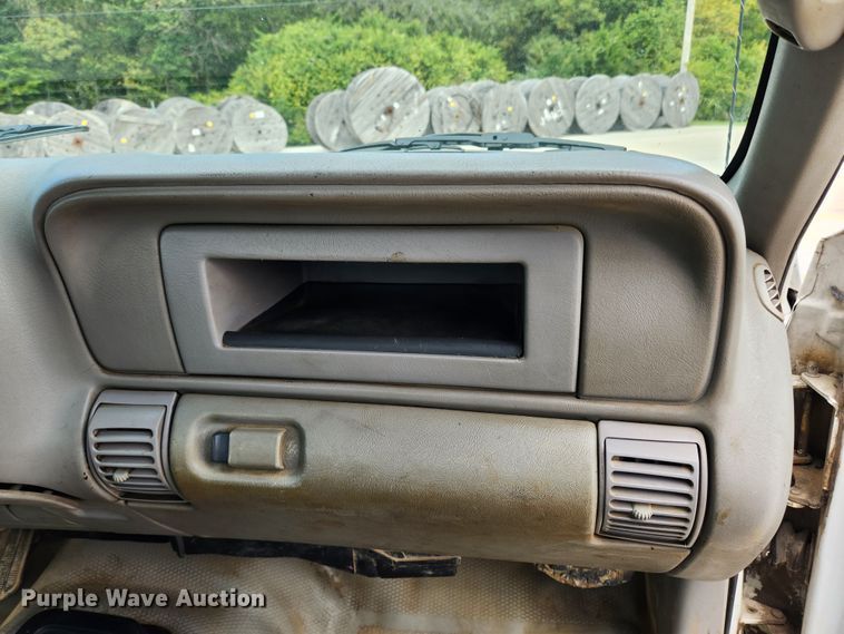 image for item MK9357 2000 Chevrolet 3500HD  flatbed pickup truck