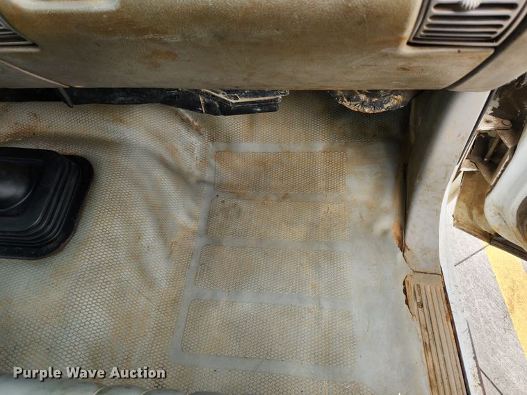 image for item MK9357 2000 Chevrolet 3500HD  flatbed pickup truck