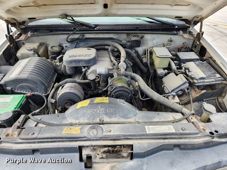 image for item MK9357 2000 Chevrolet 3500HD  flatbed pickup truck