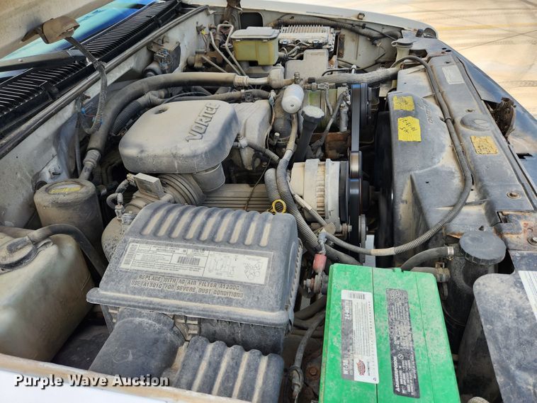 image for item MK9357 2000 Chevrolet 3500HD  flatbed pickup truck